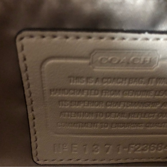 Coach Ashley Carry All - Picture 2 of 6